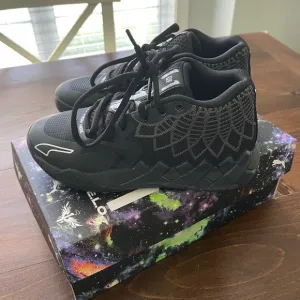Boy’s PUMA MELO Basketball Shoes