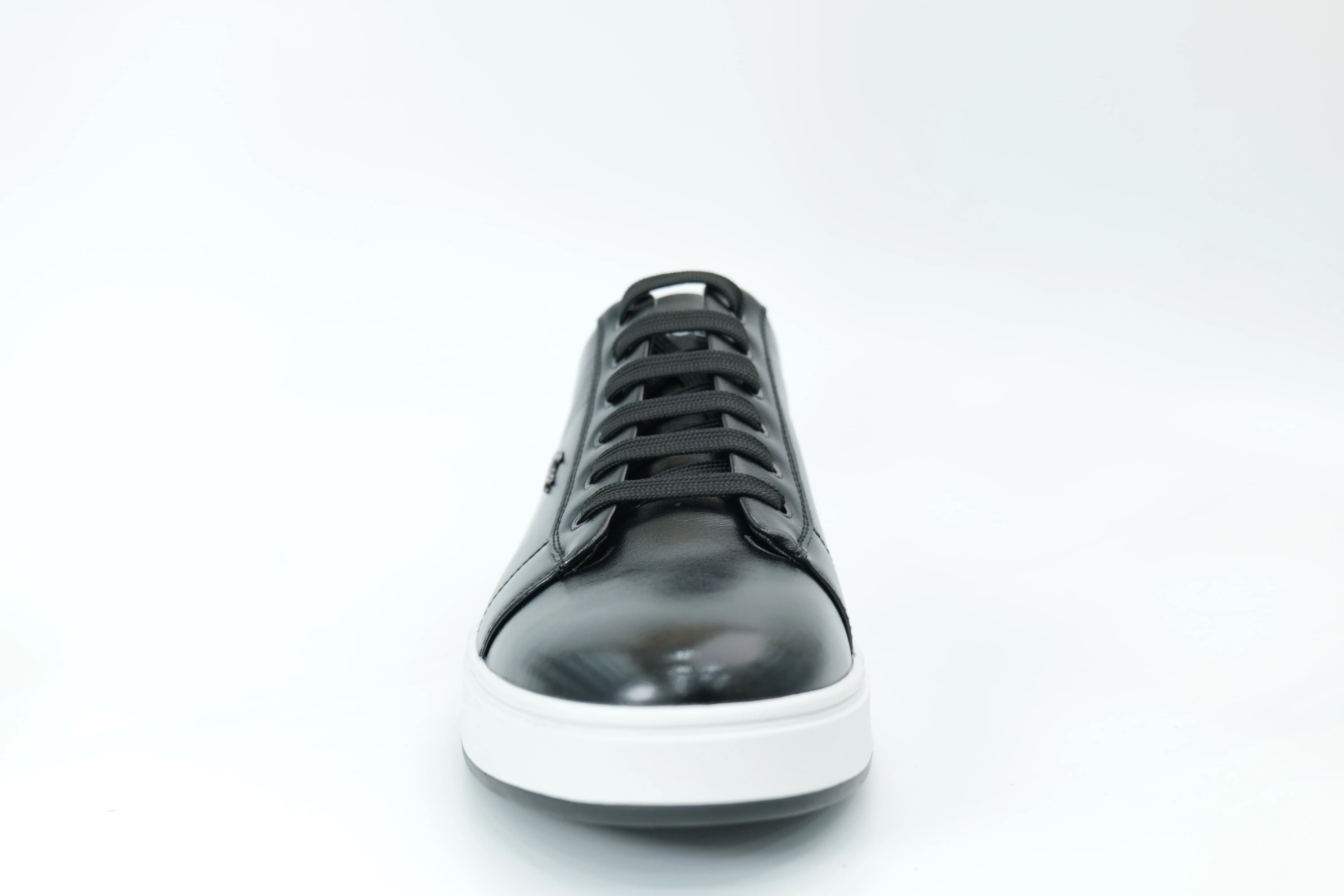 Casual sneakers