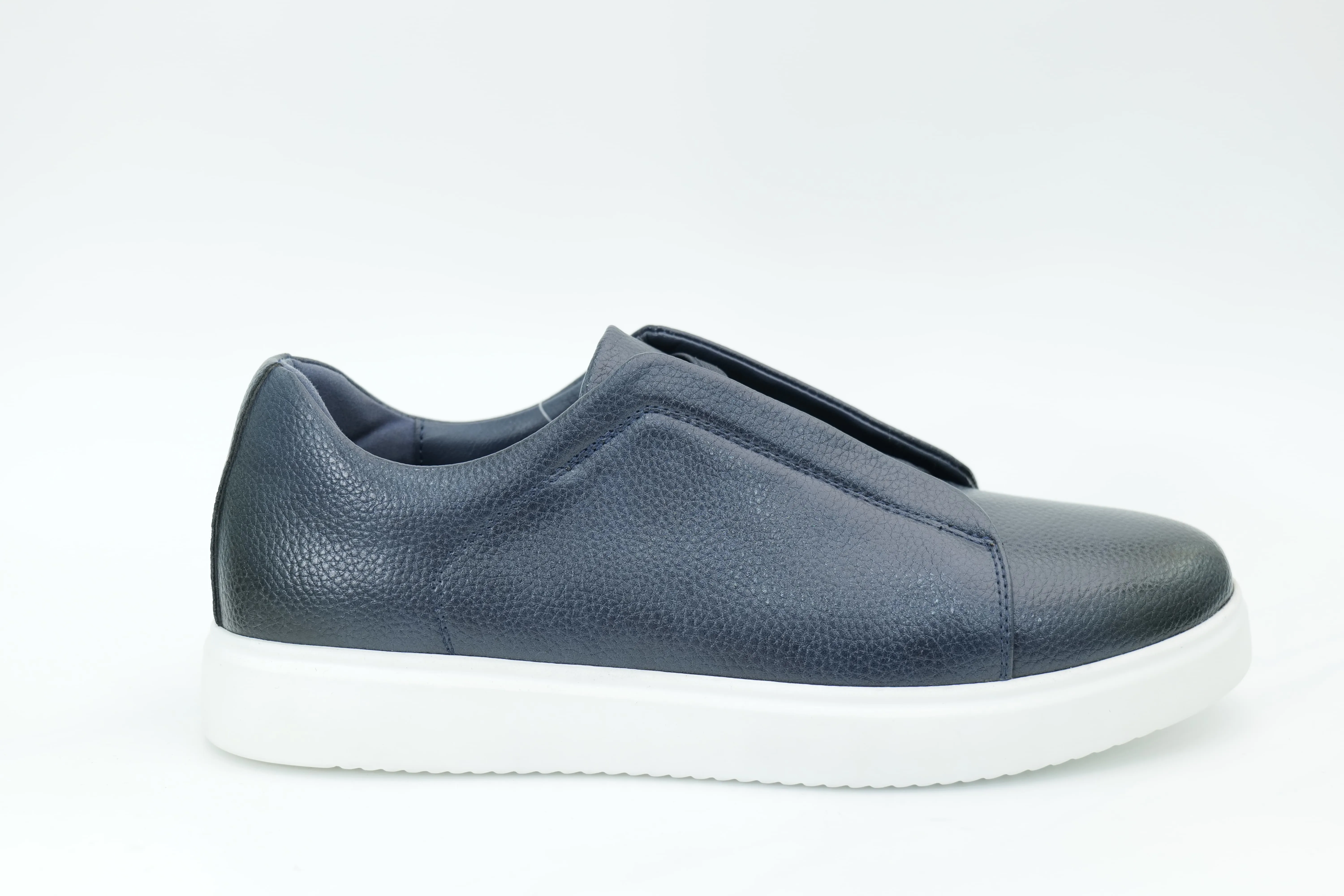 Casual sneakers