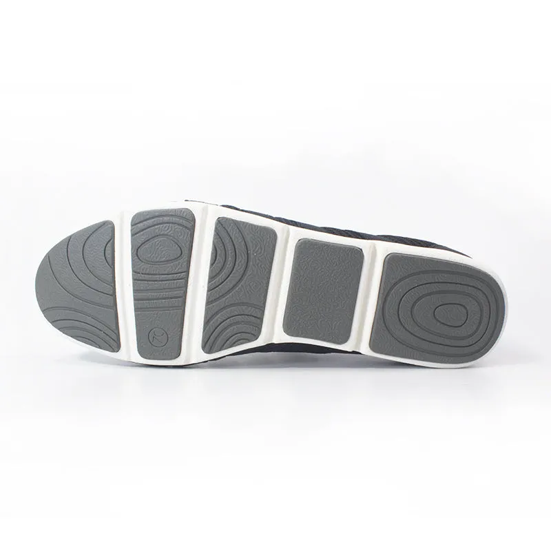Casual sneakers