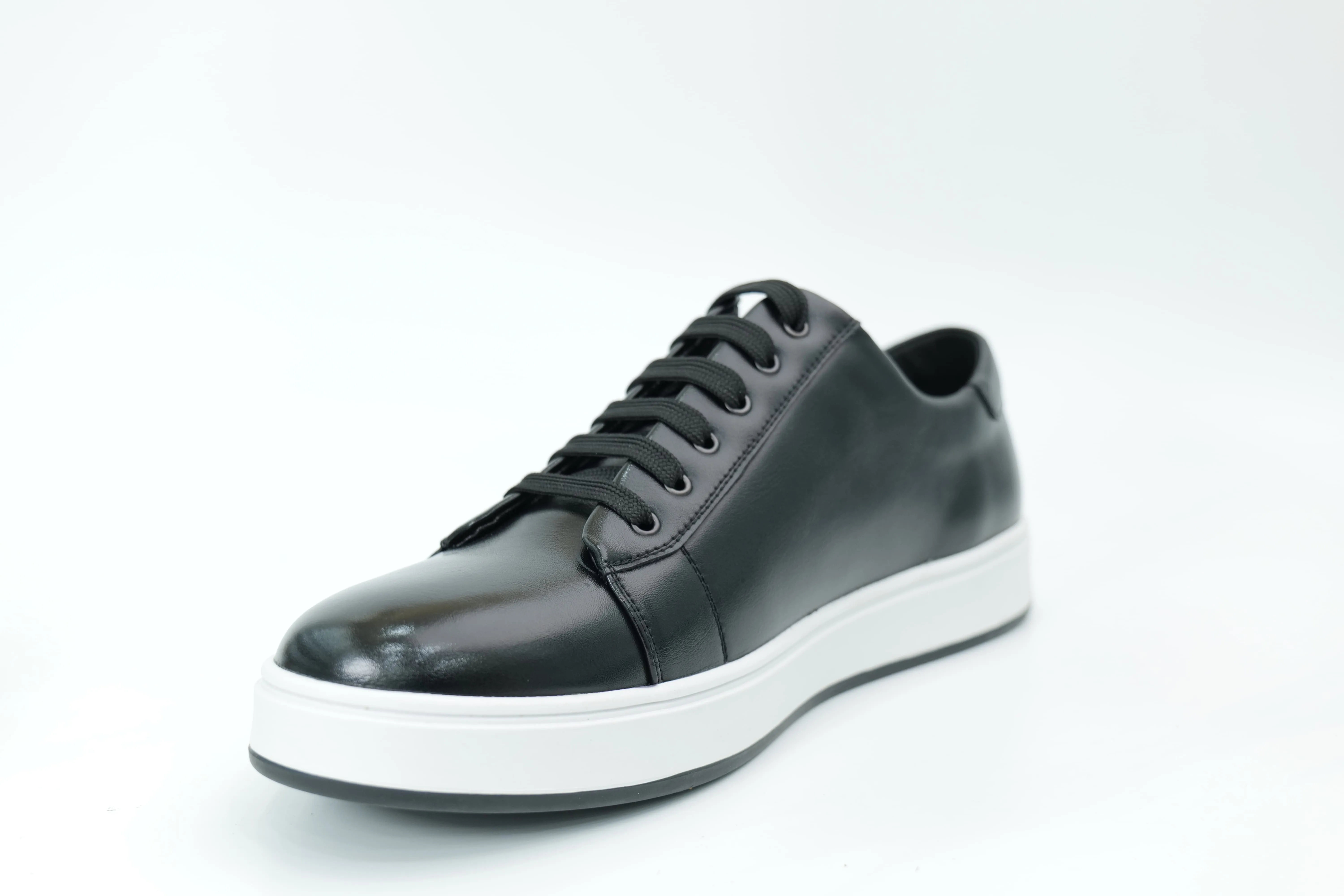 Casual sneakers