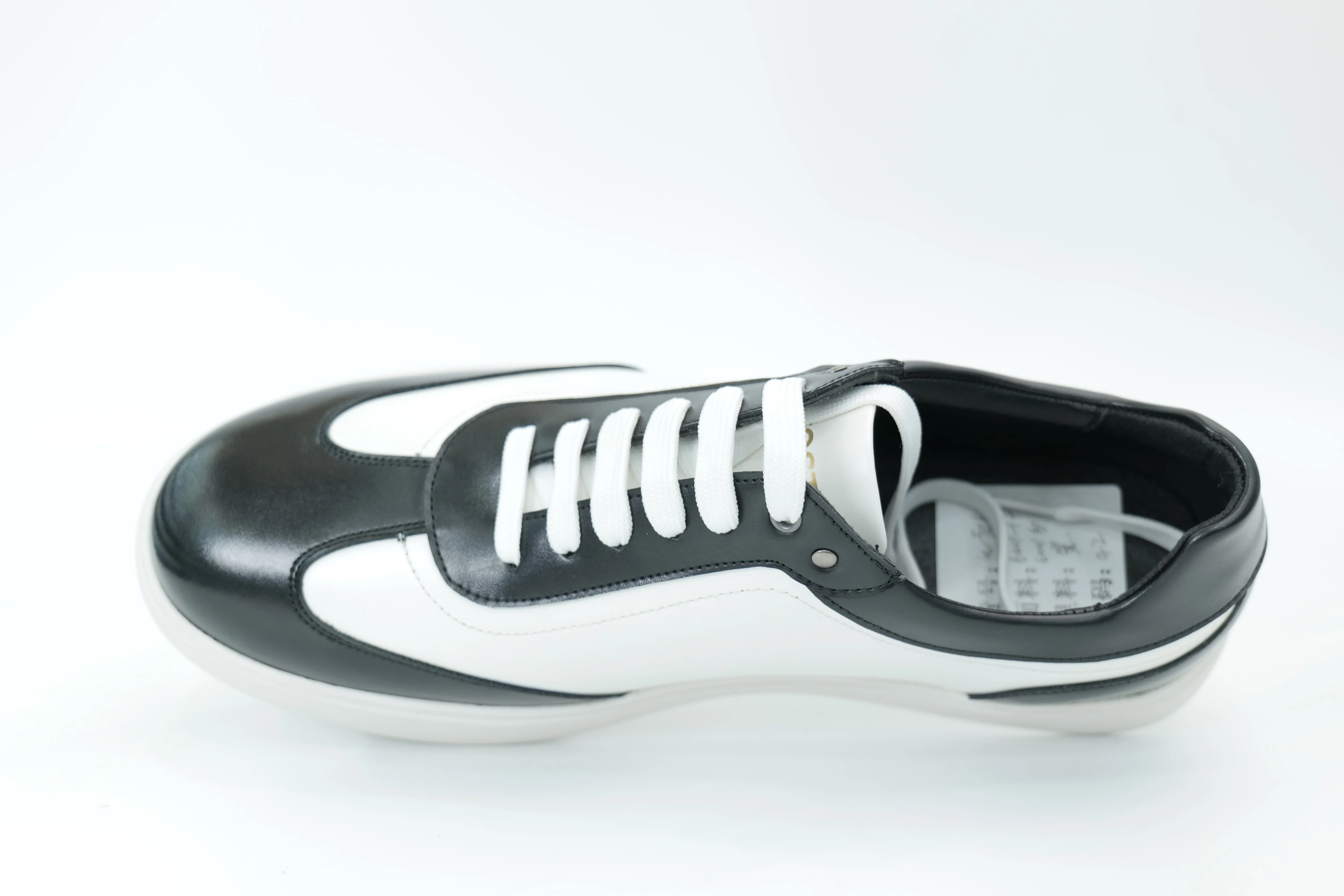 Casual sneakers