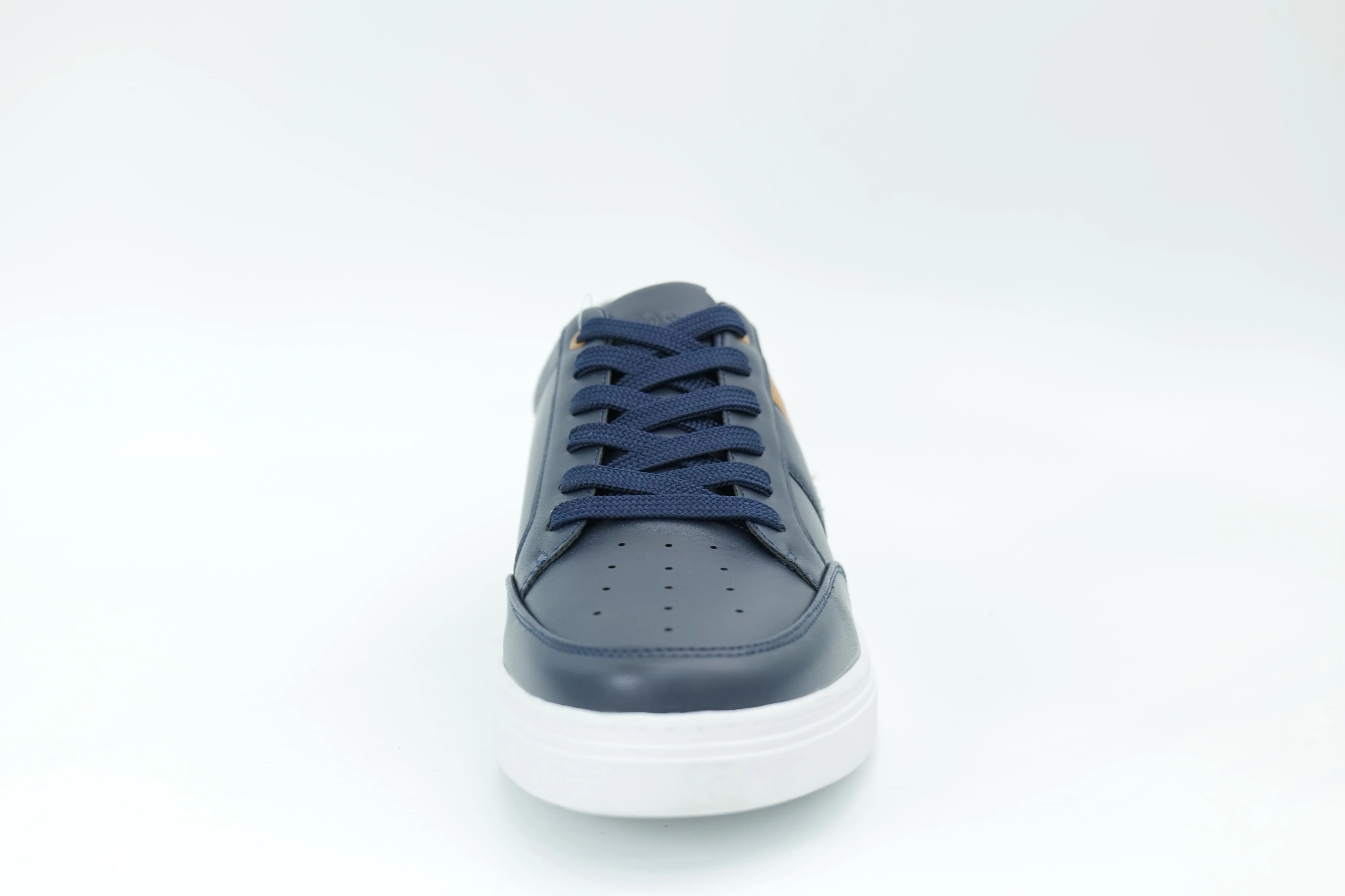 Casual sneakers