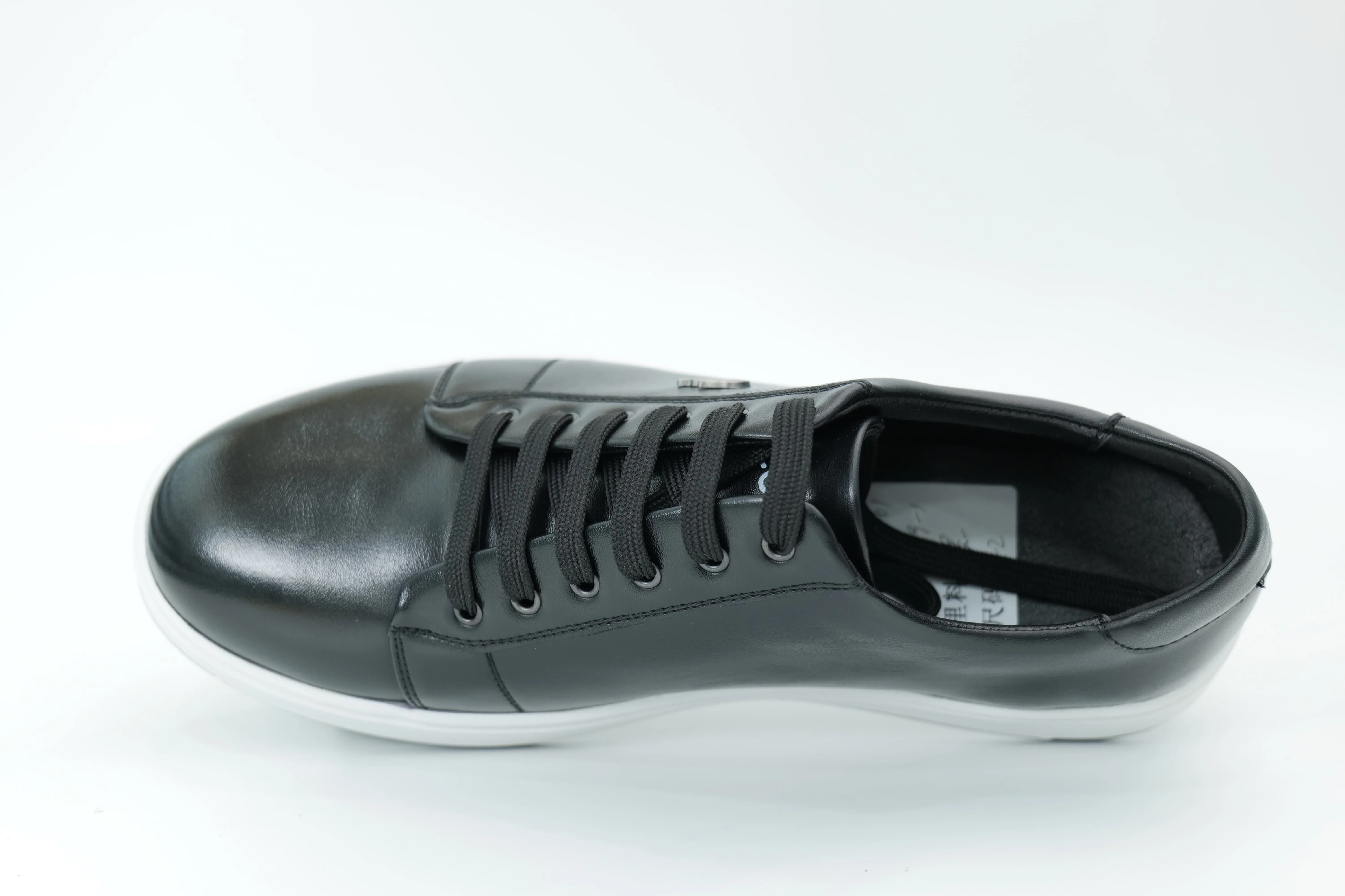 Casual sneakers