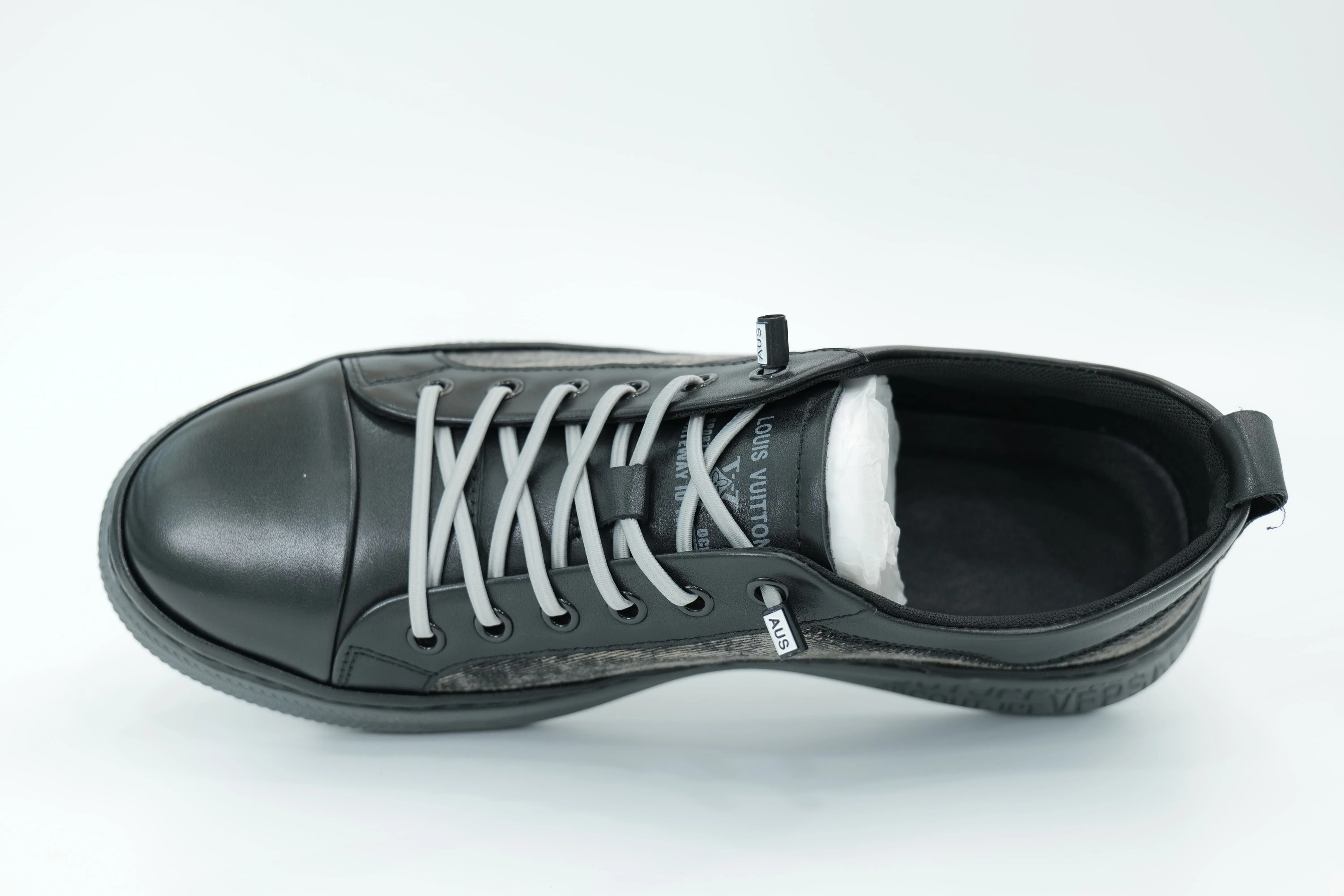 Casual sneakers