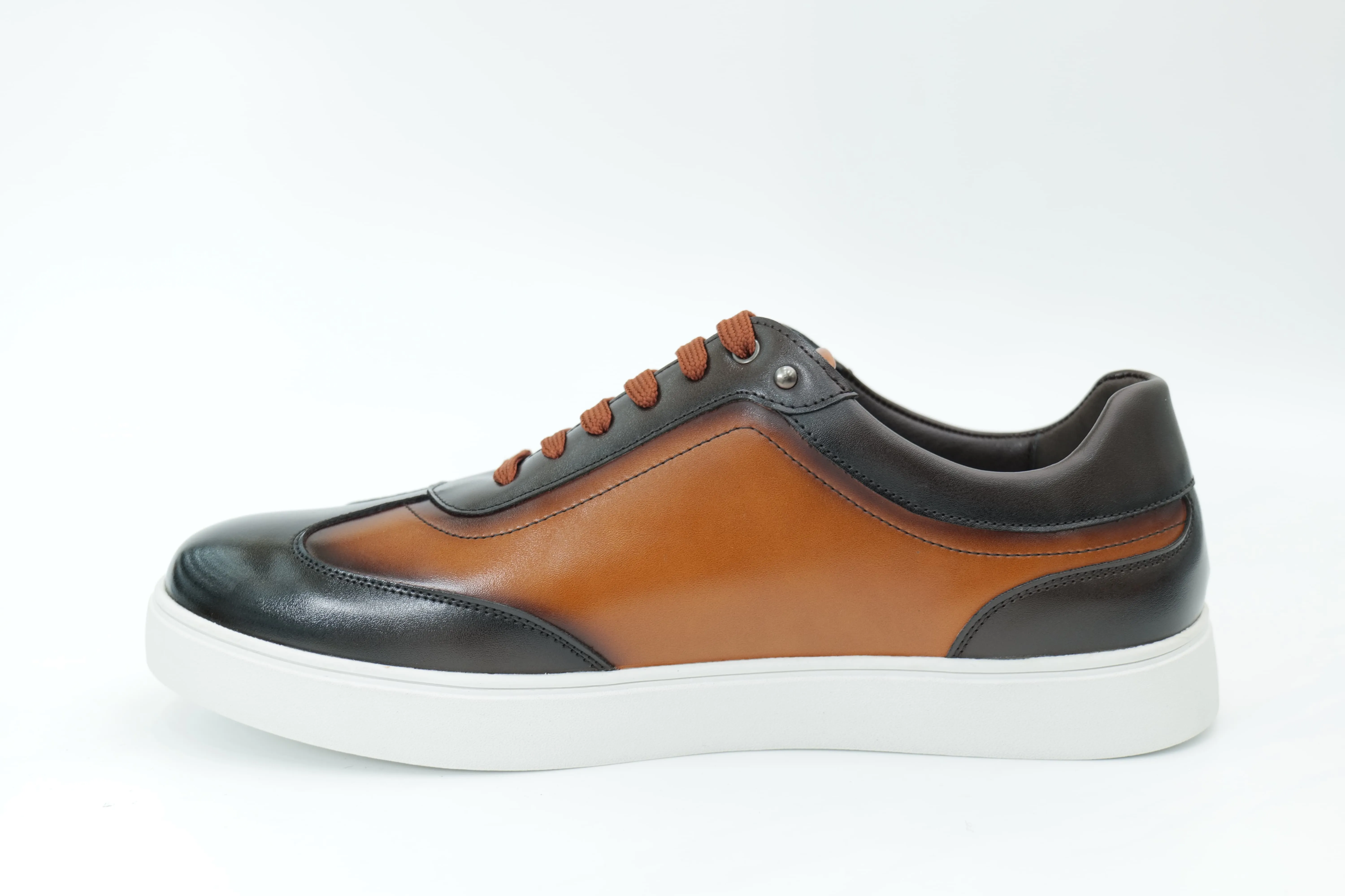 Casual sneakers