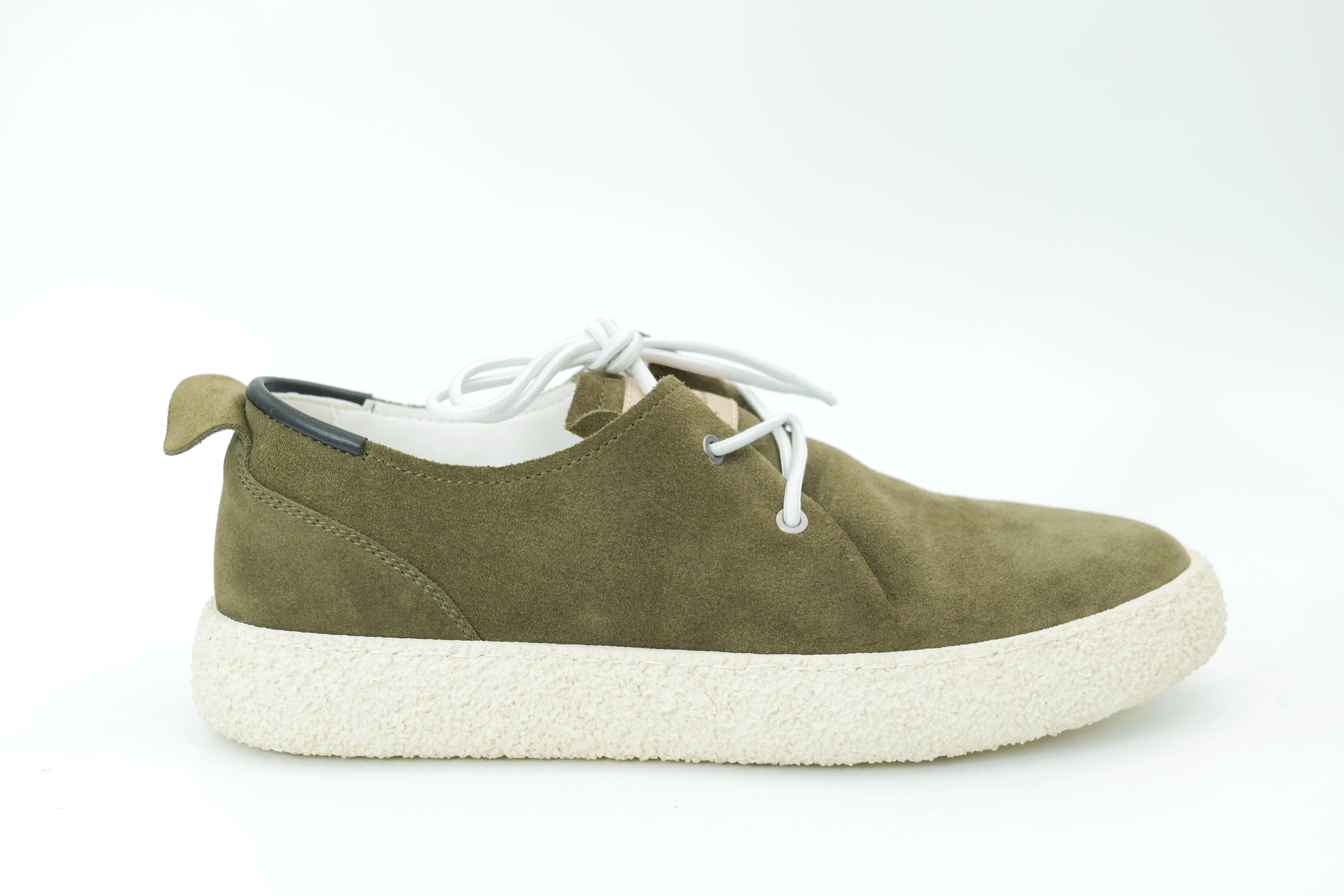 Casual sneakers