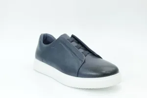Casual sneakers
