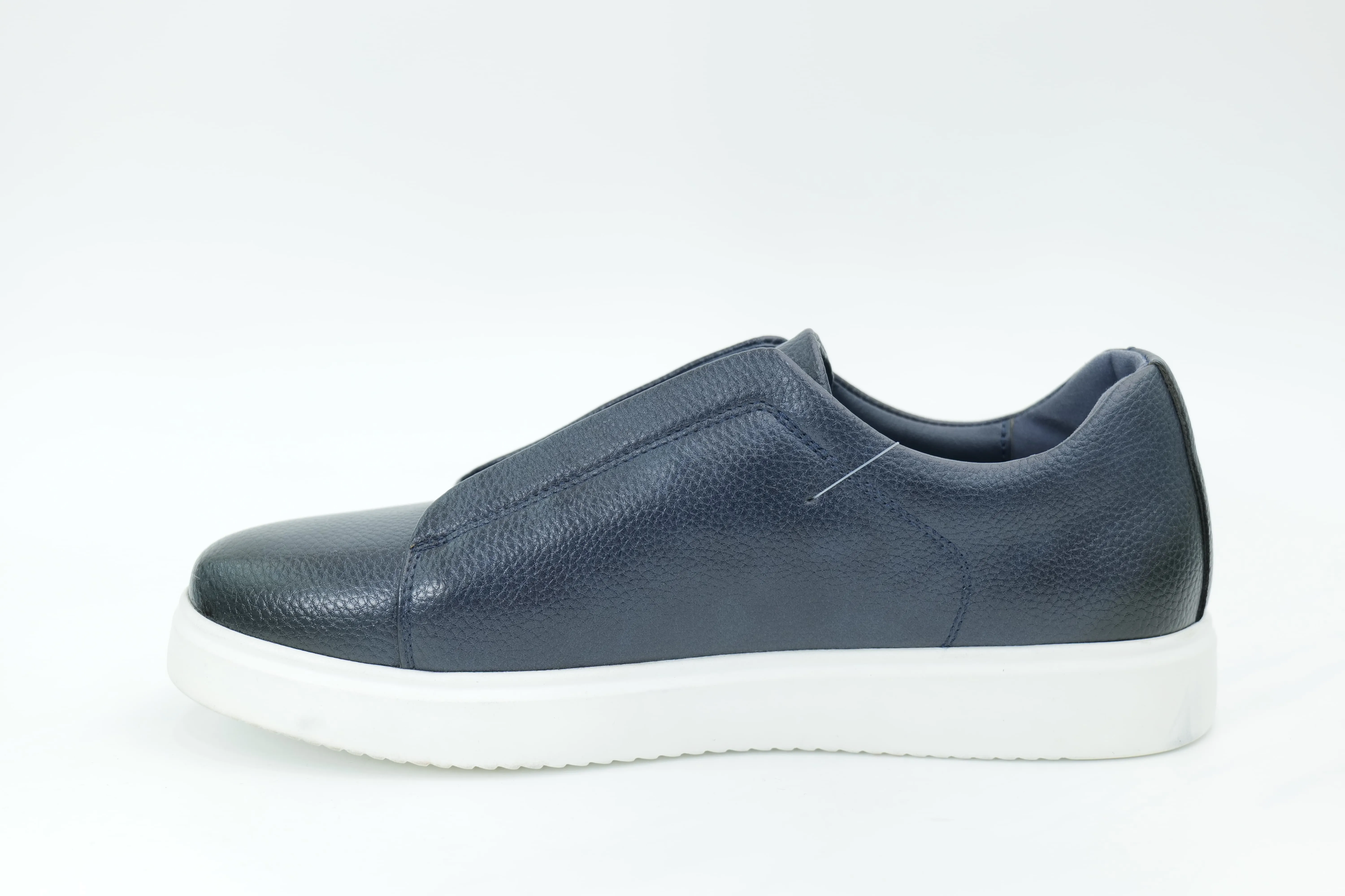 Casual sneakers