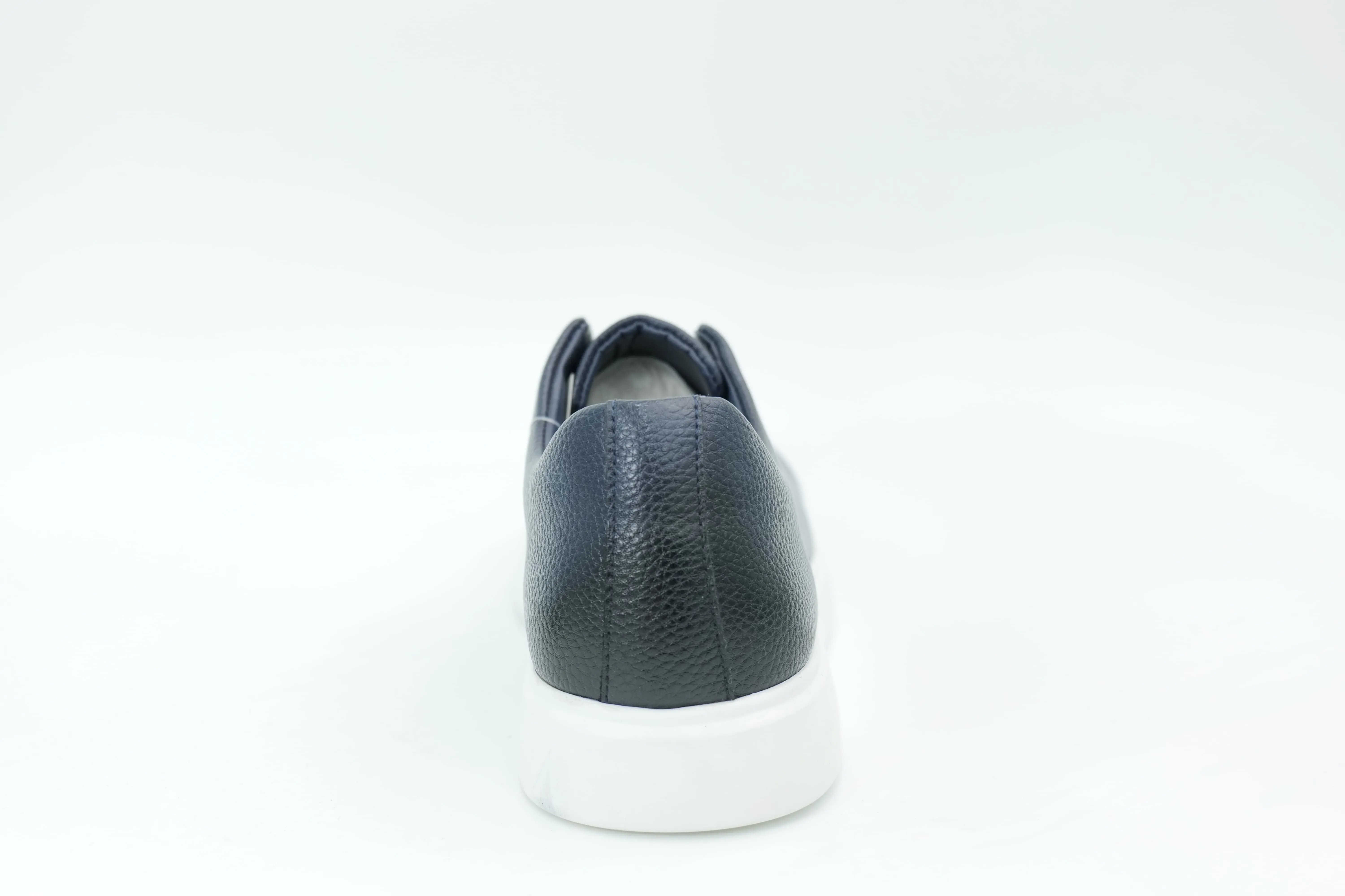 Casual sneakers