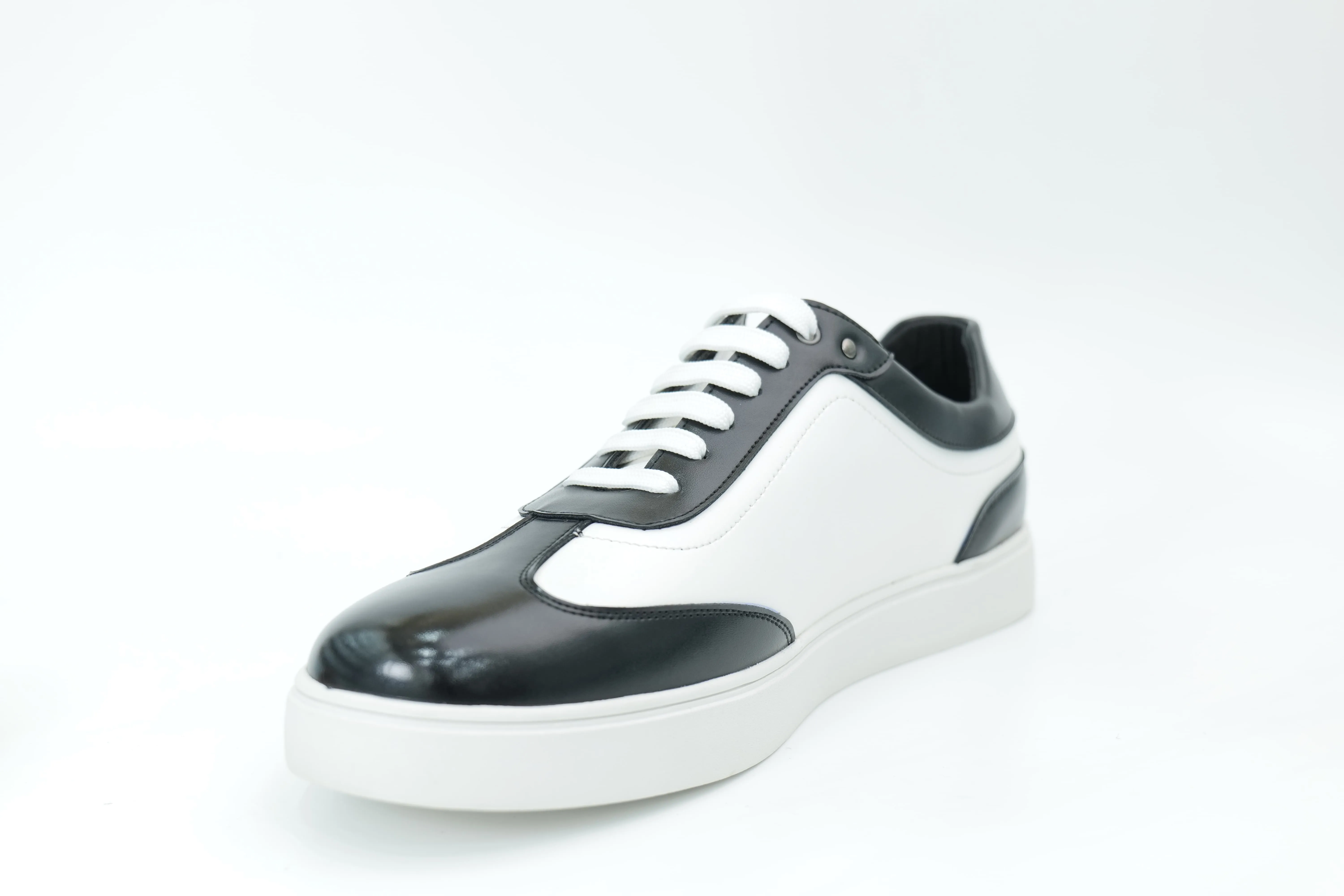 Casual sneakers