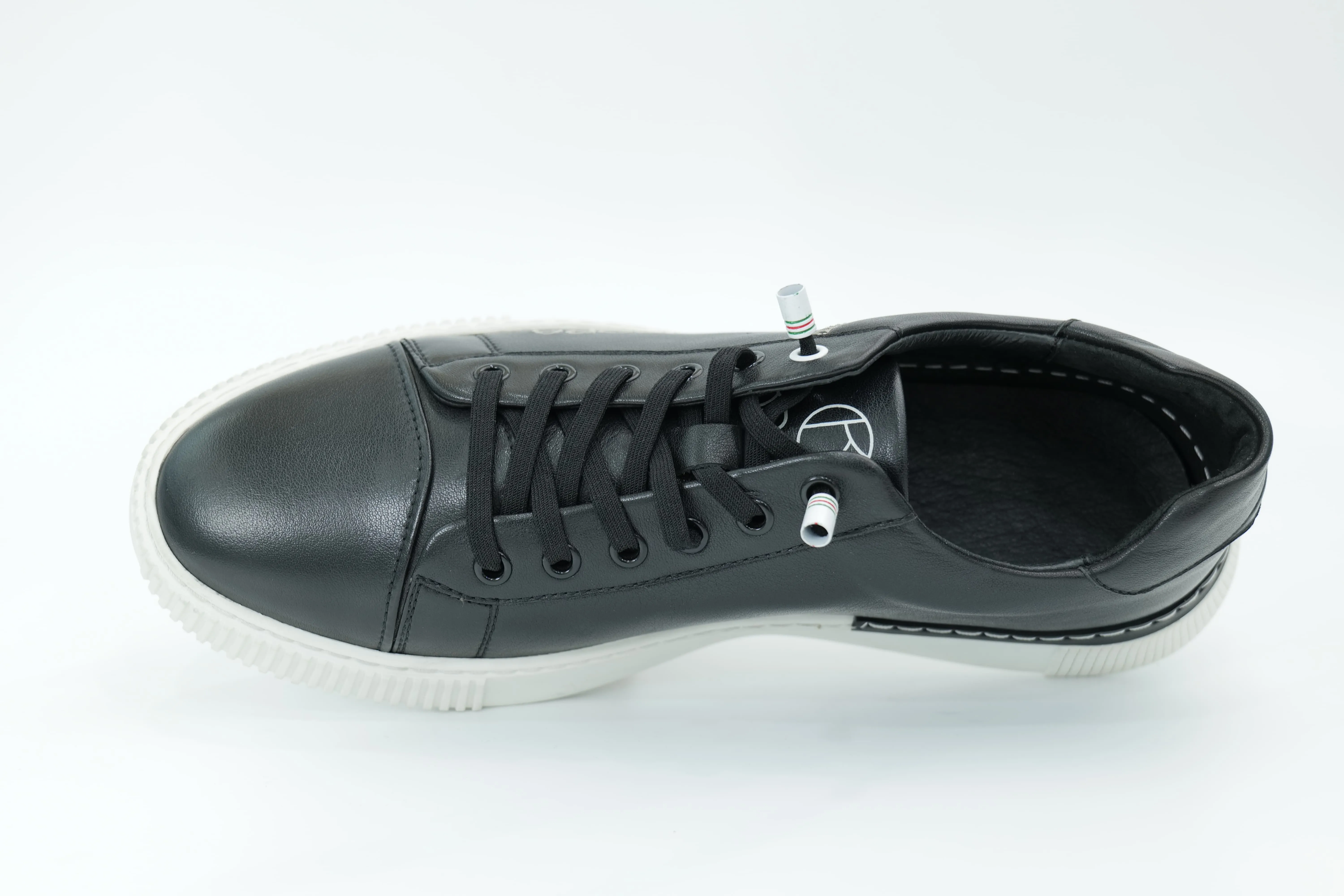 Casual sneakers