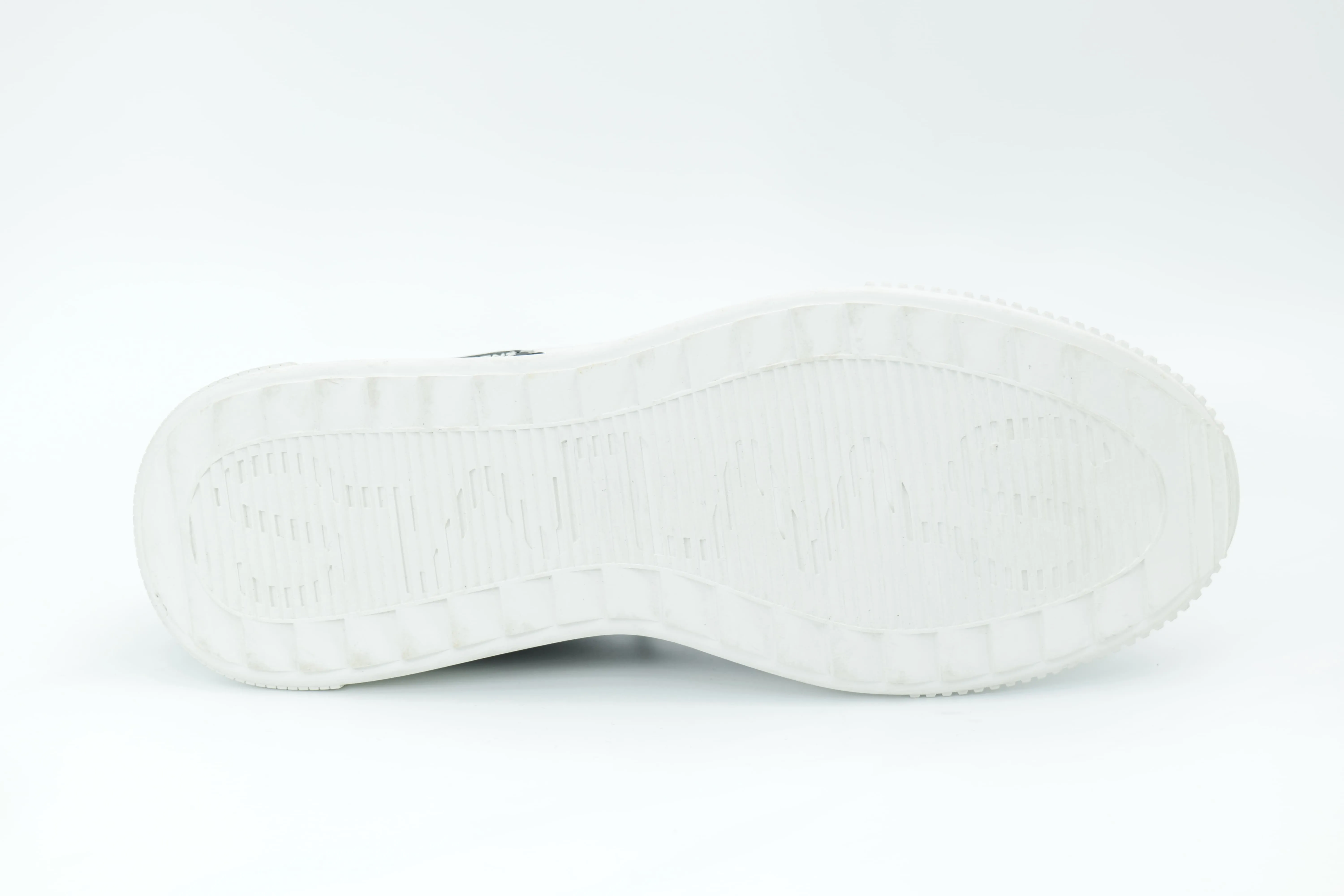 Casual sneakers