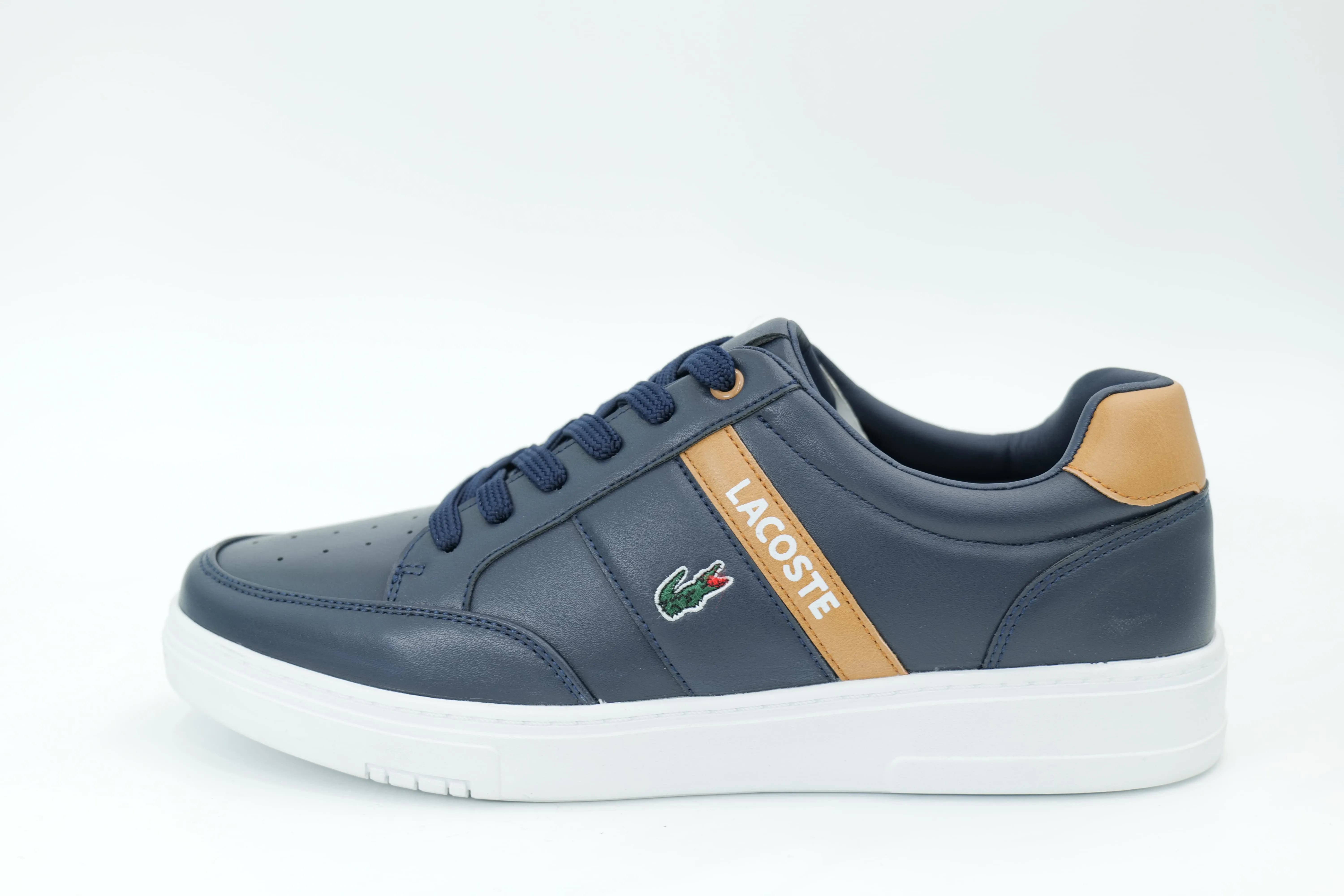 Casual sneakers