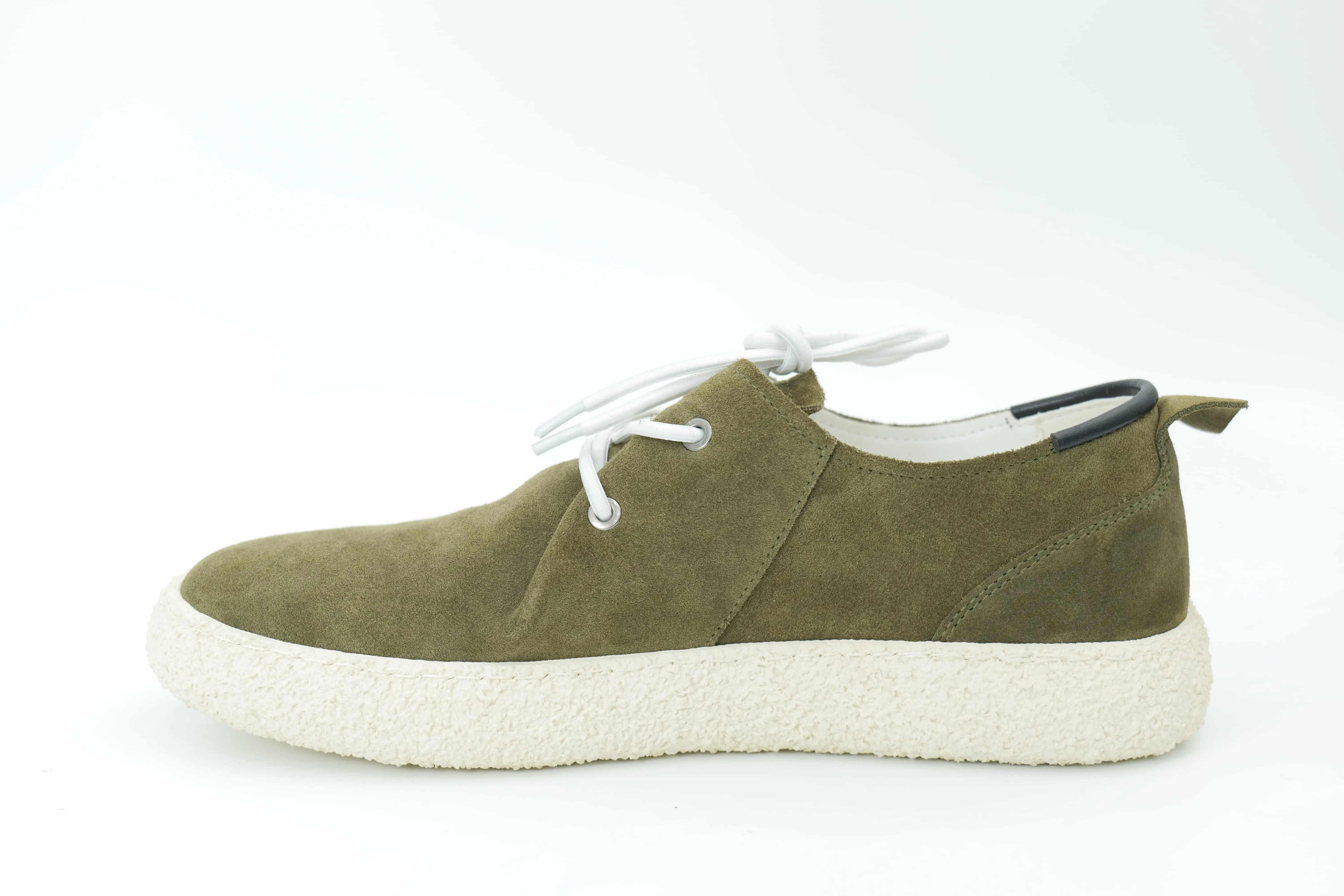 Casual sneakers