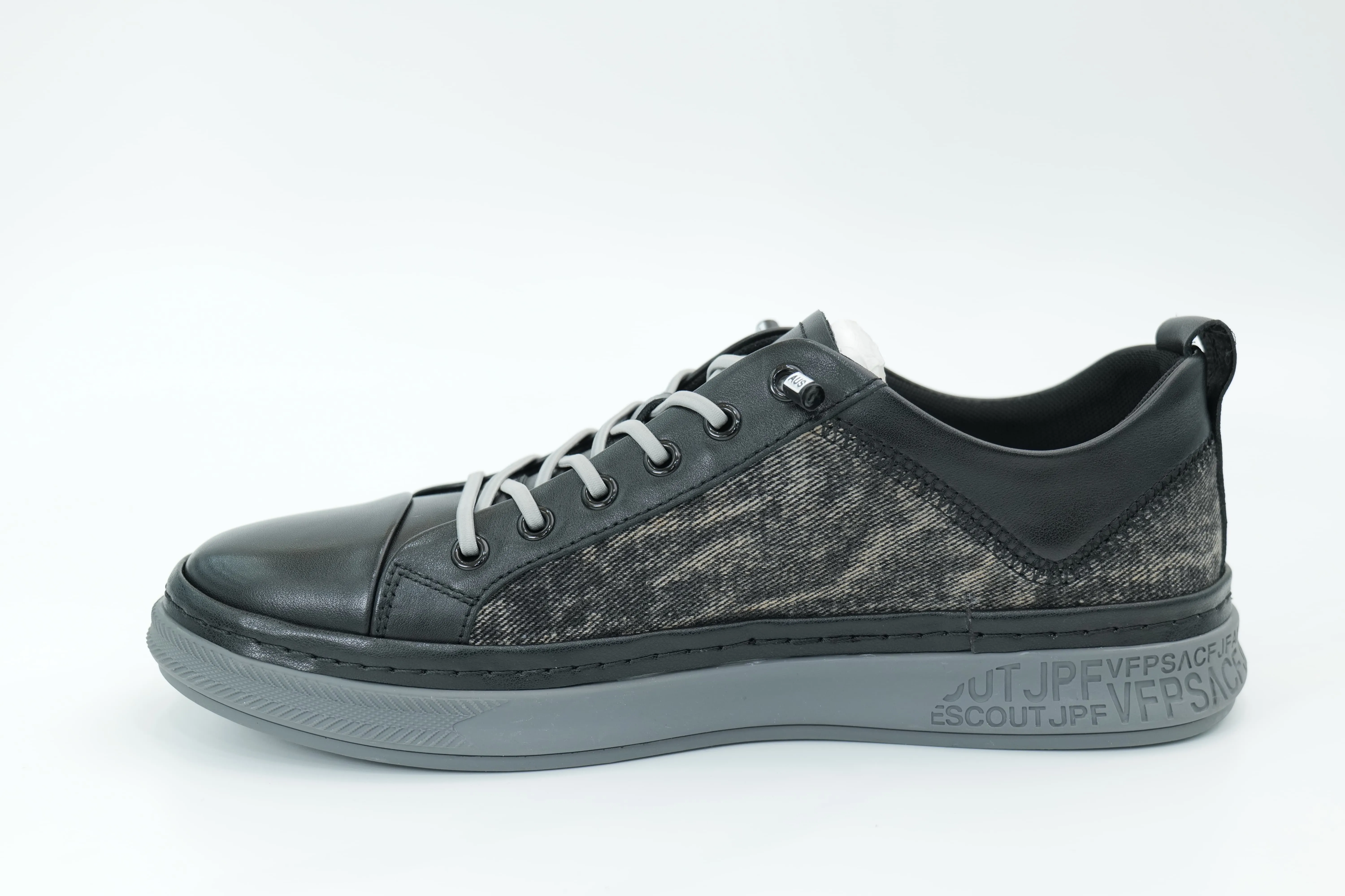Casual sneakers