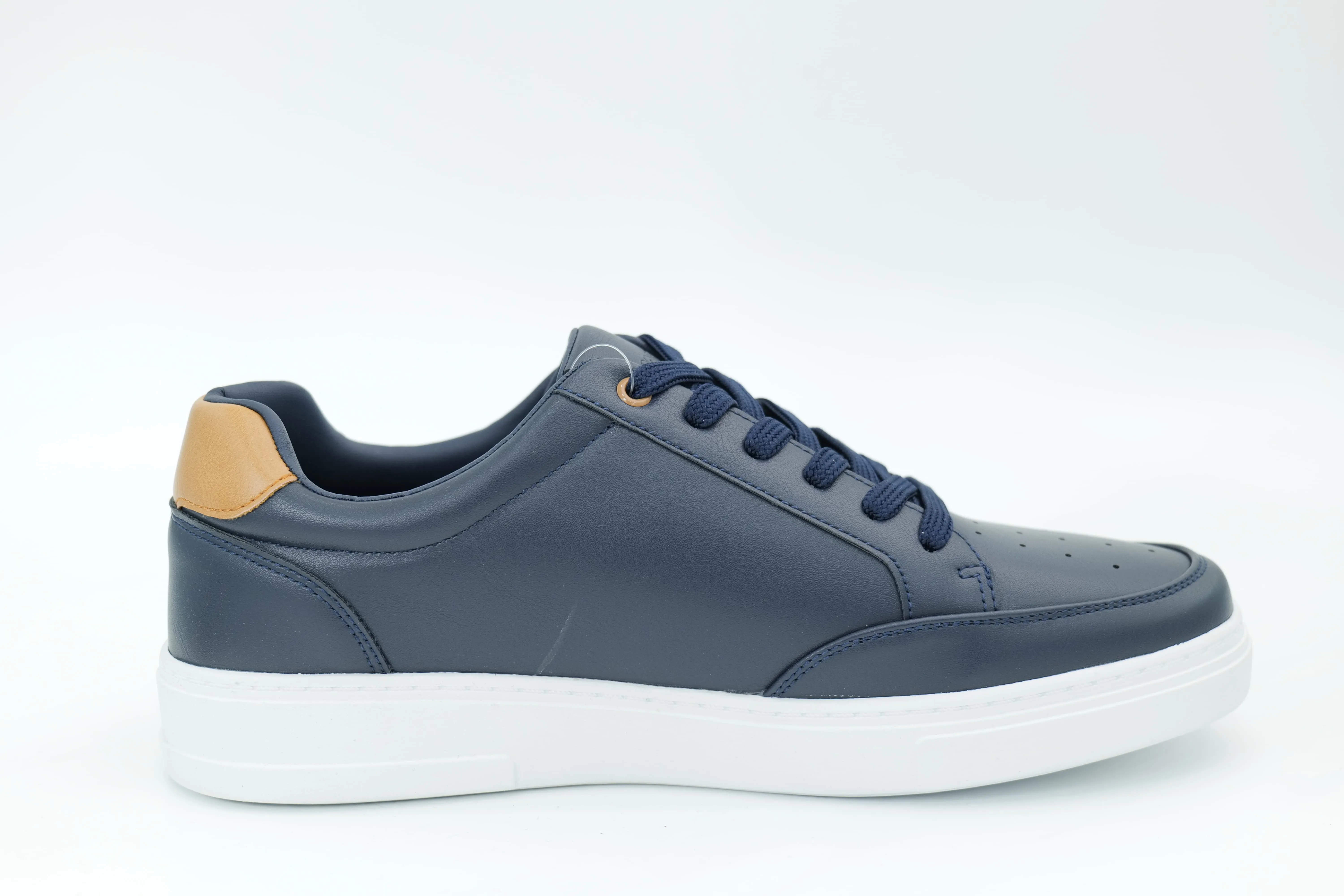 Casual sneakers
