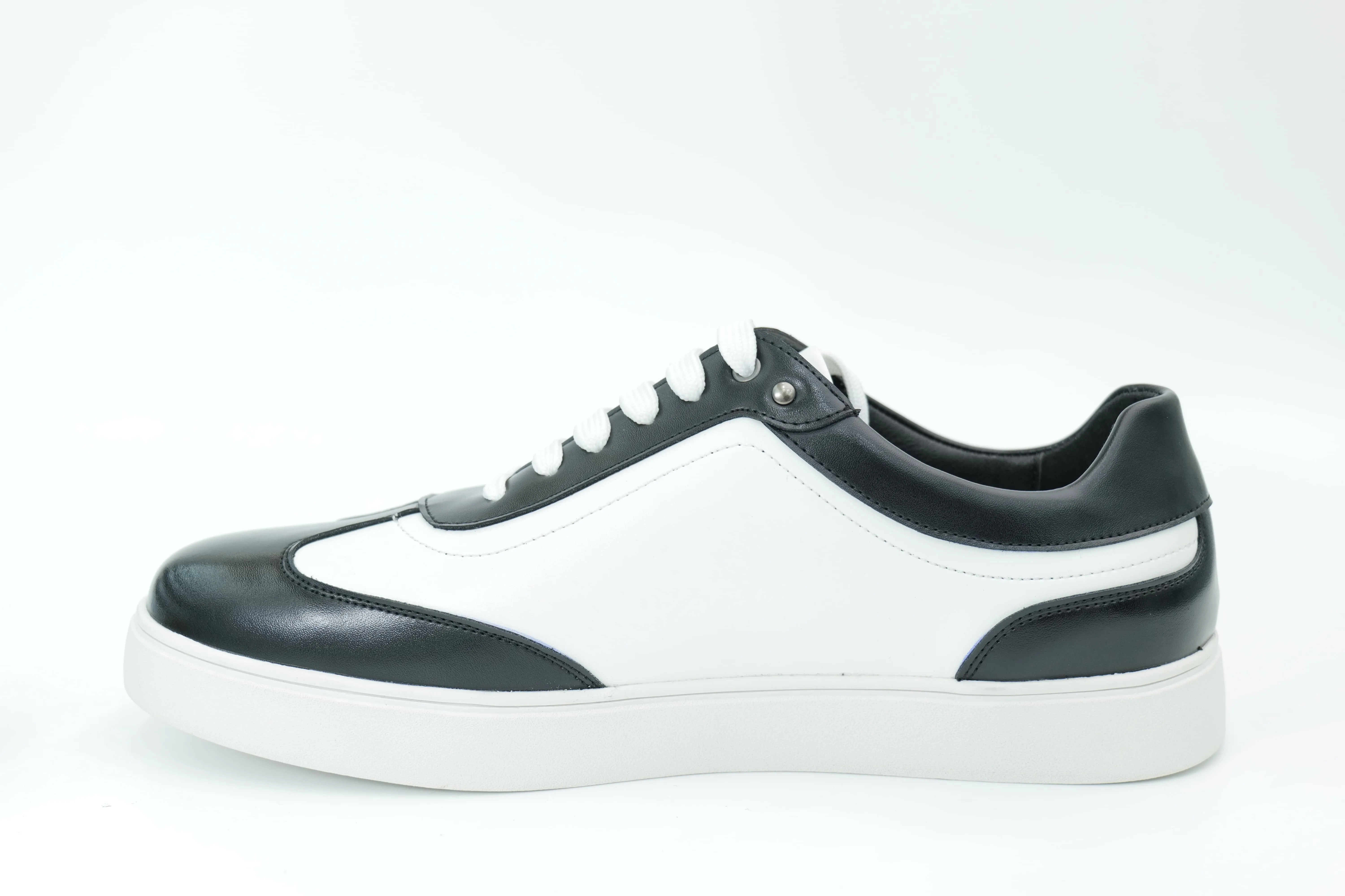 Casual sneakers