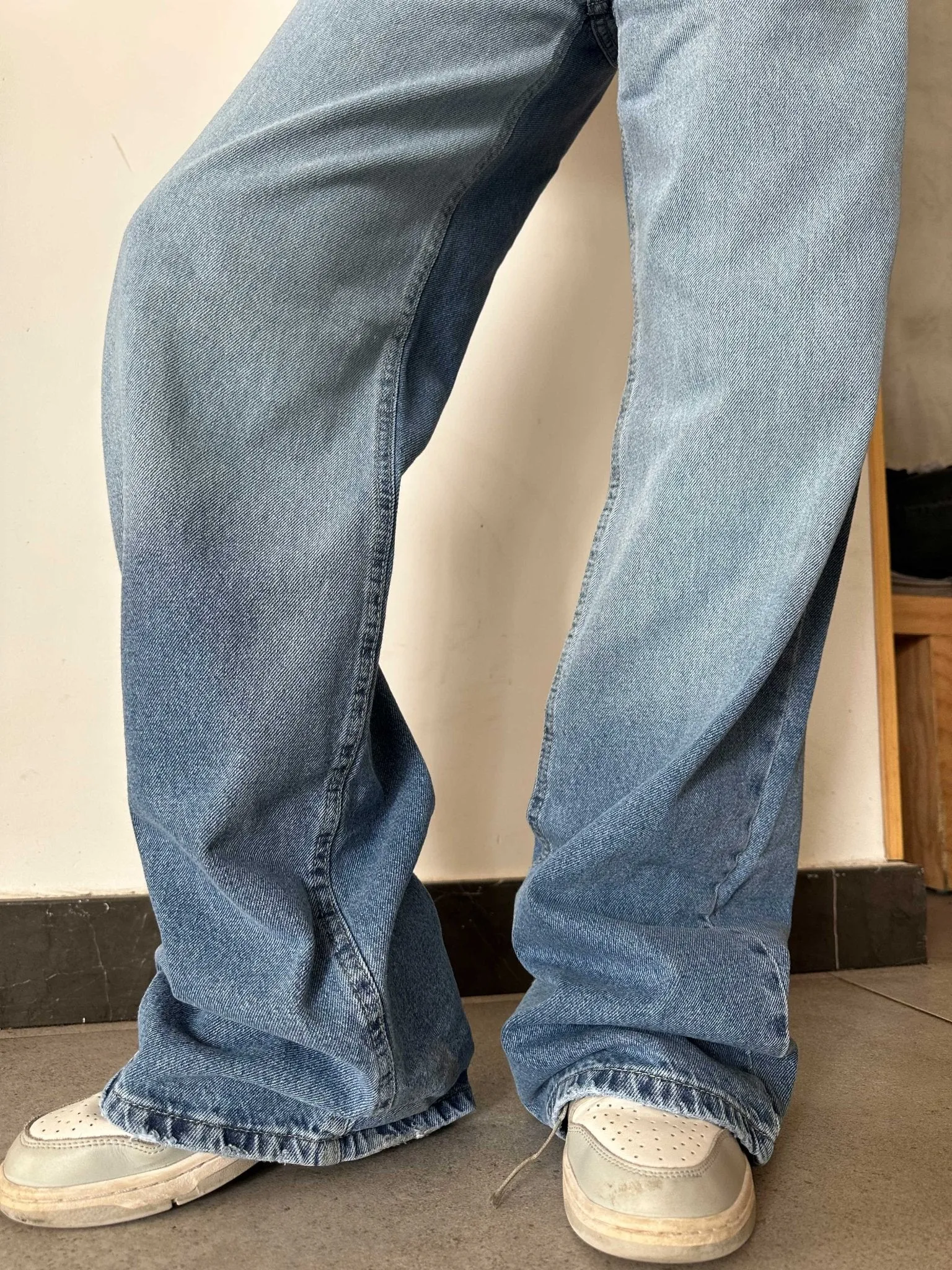 Chill Wide Leg Jeans - Medium Blue Washed Jeans.