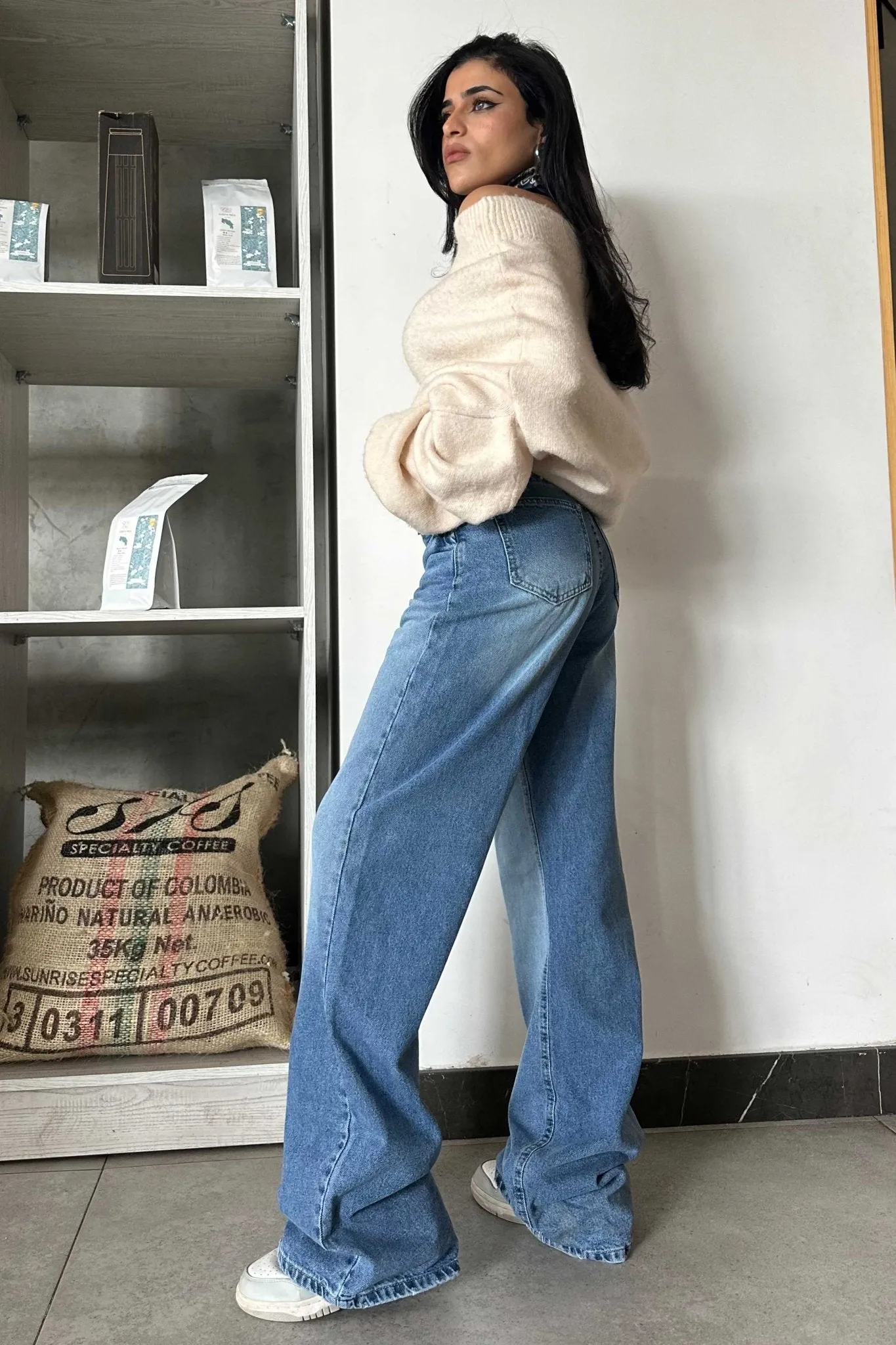 Chill Wide Leg Jeans - Medium Blue Washed Jeans.