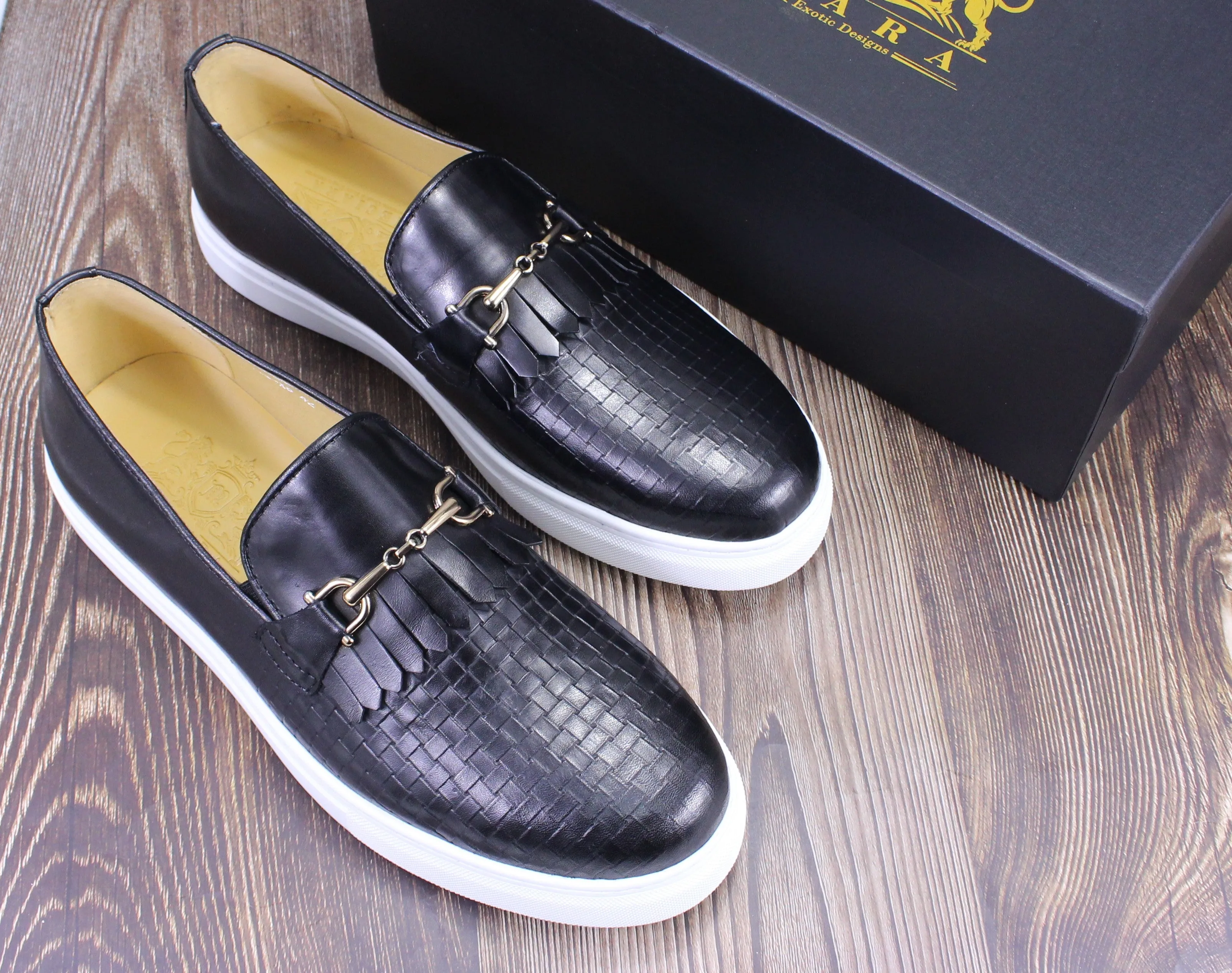 Embossed Genuine Leather Interlocking pattern Casual Sneakers