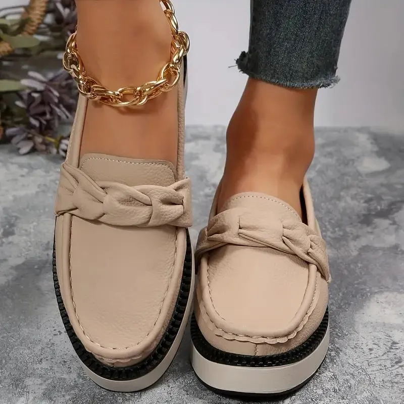 Grete - Reliable non-slip flat ankle shoes with round toe