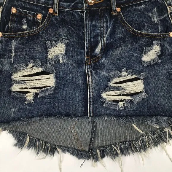 One Teaspoon Denim Junk Yard Mini Skirt Size 25 Low Rise Raw Hem Distressed Y2K