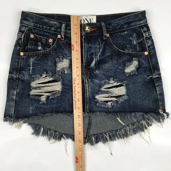 One Teaspoon Denim Junk Yard Mini Skirt Size 25 Low Rise Raw Hem Distressed Y2K