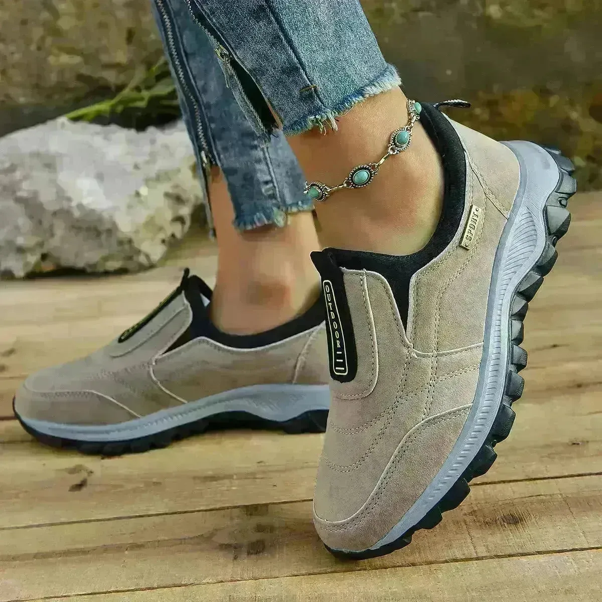 Outdoor Slip-on Sports Shoes Comfortable Walking Running Platform Sneakers for Women