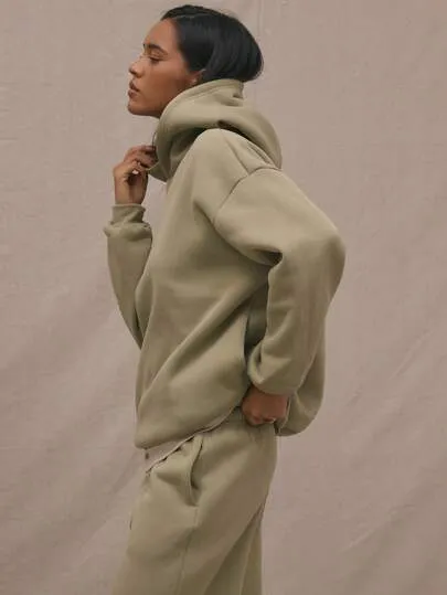 Oversized Logo Hoodie – Casual Streetwear Pullover