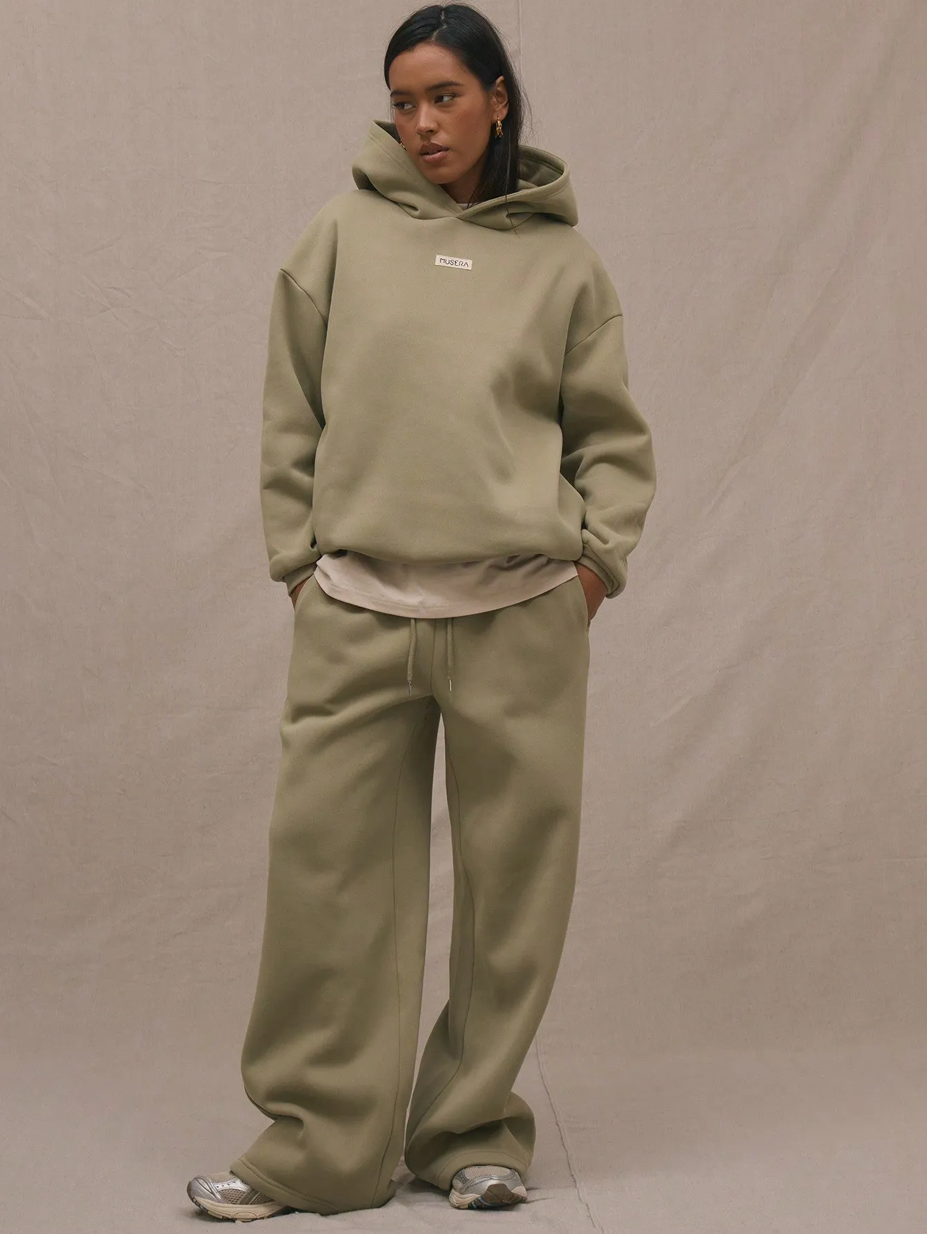 Oversized Logo Hoodie – Casual Streetwear Pullover