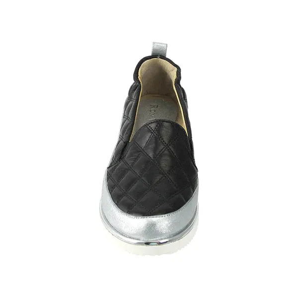 Ron White - Nellaya Quilt - Onyx