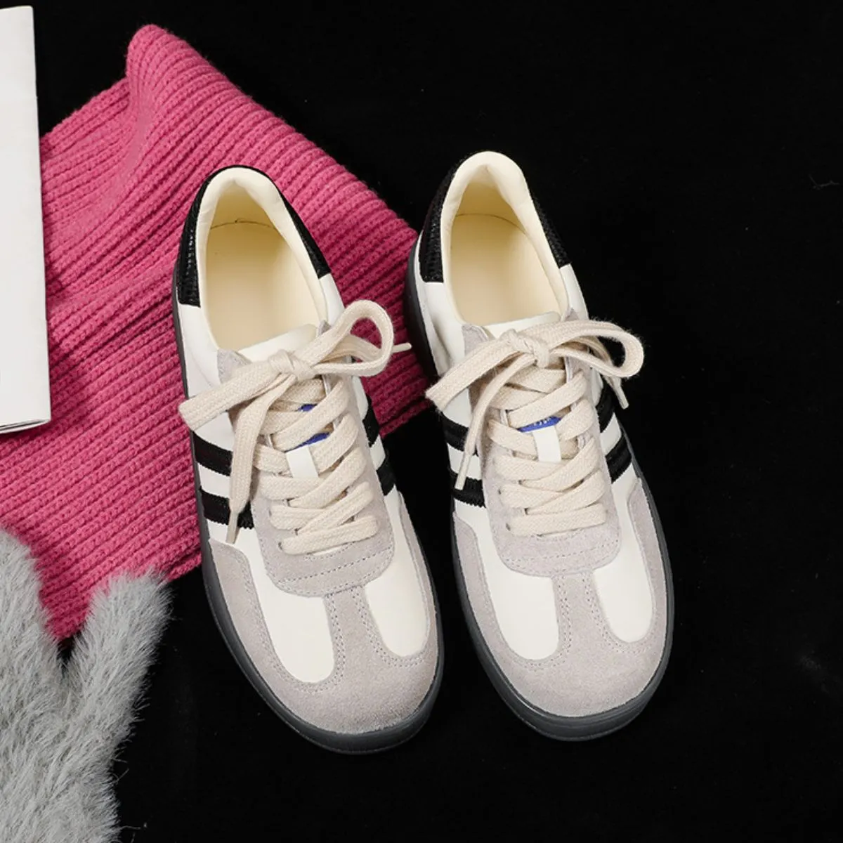 Side Striped Round Toe Lace Up Sneakers