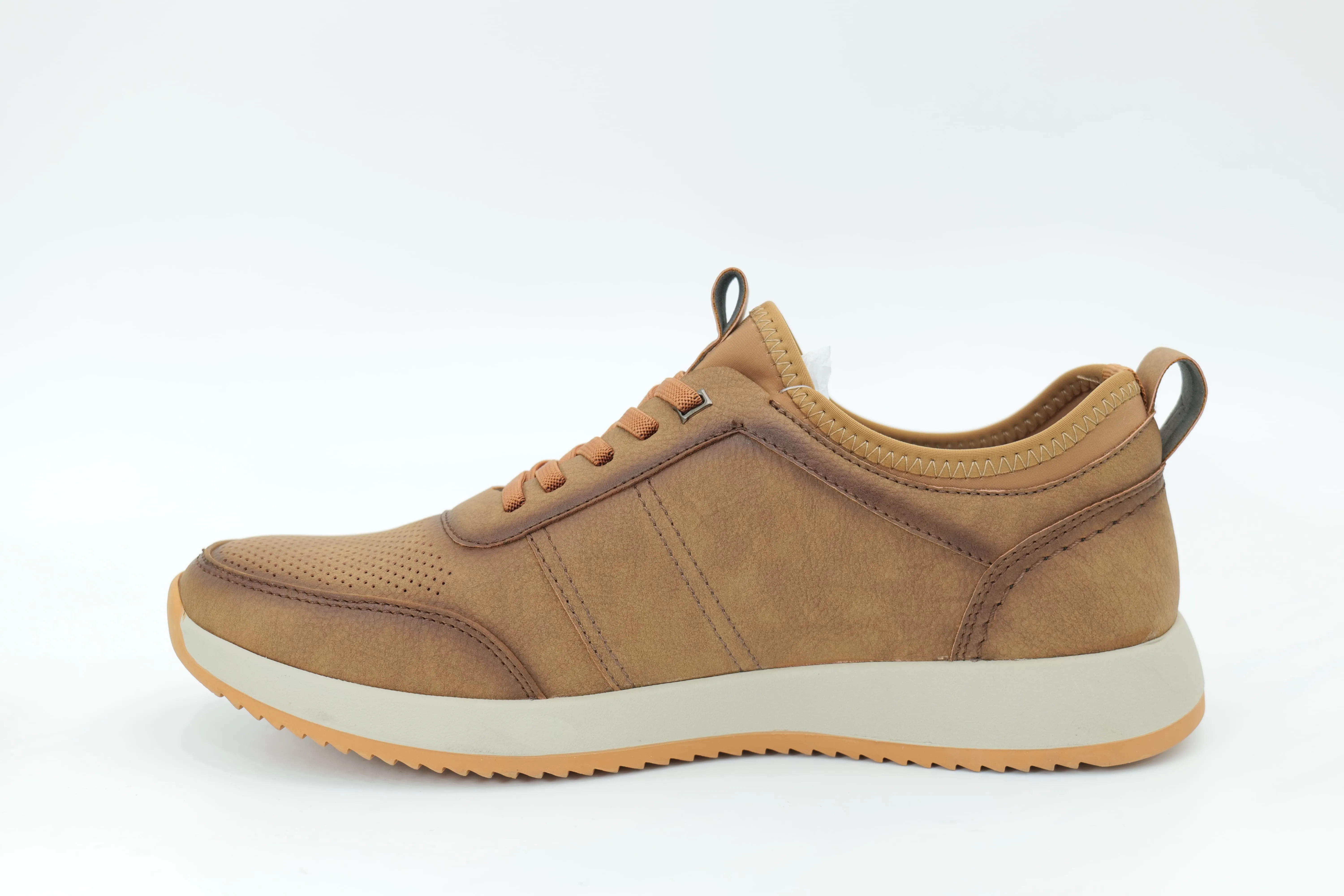 Sports shoes