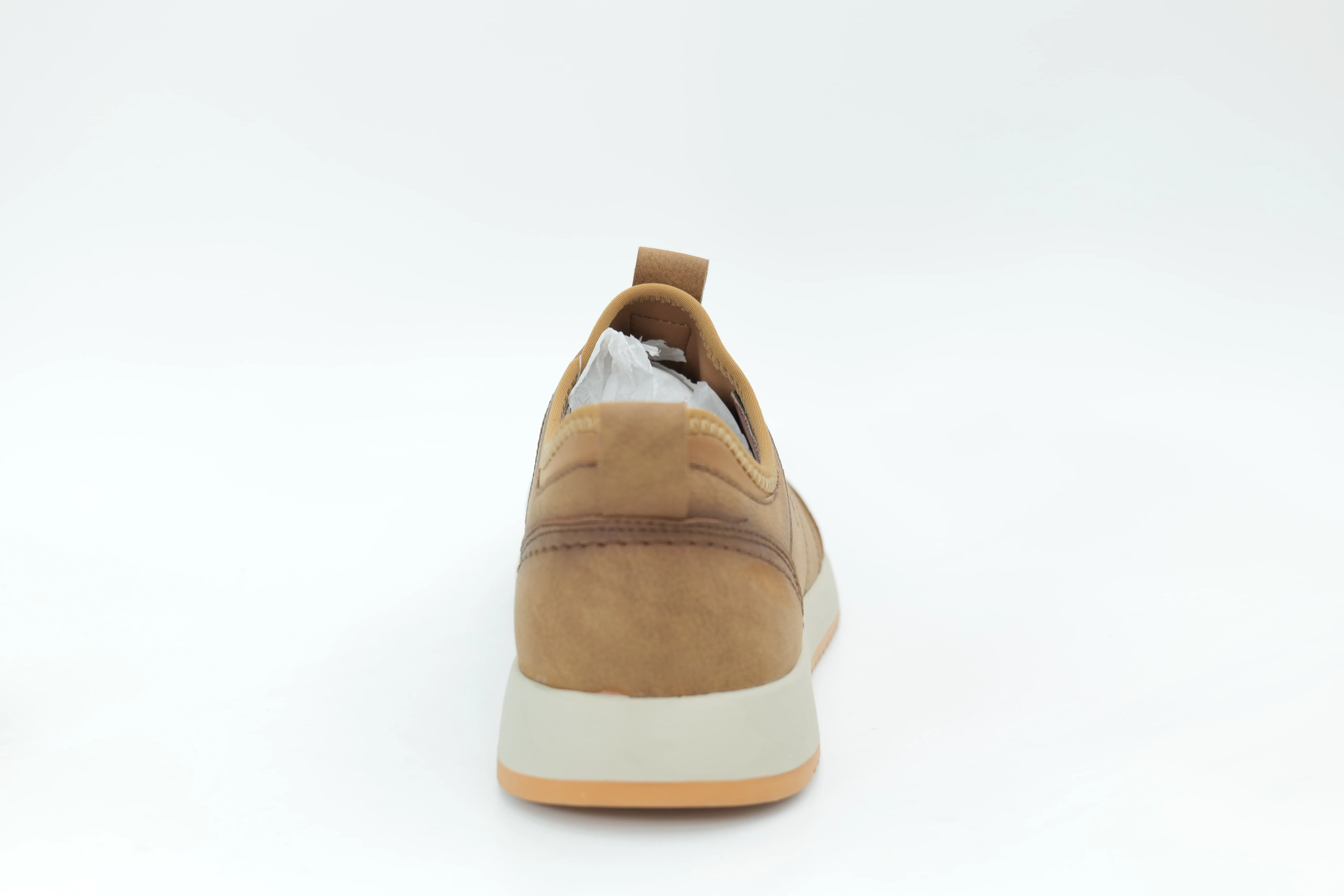 Sports shoes