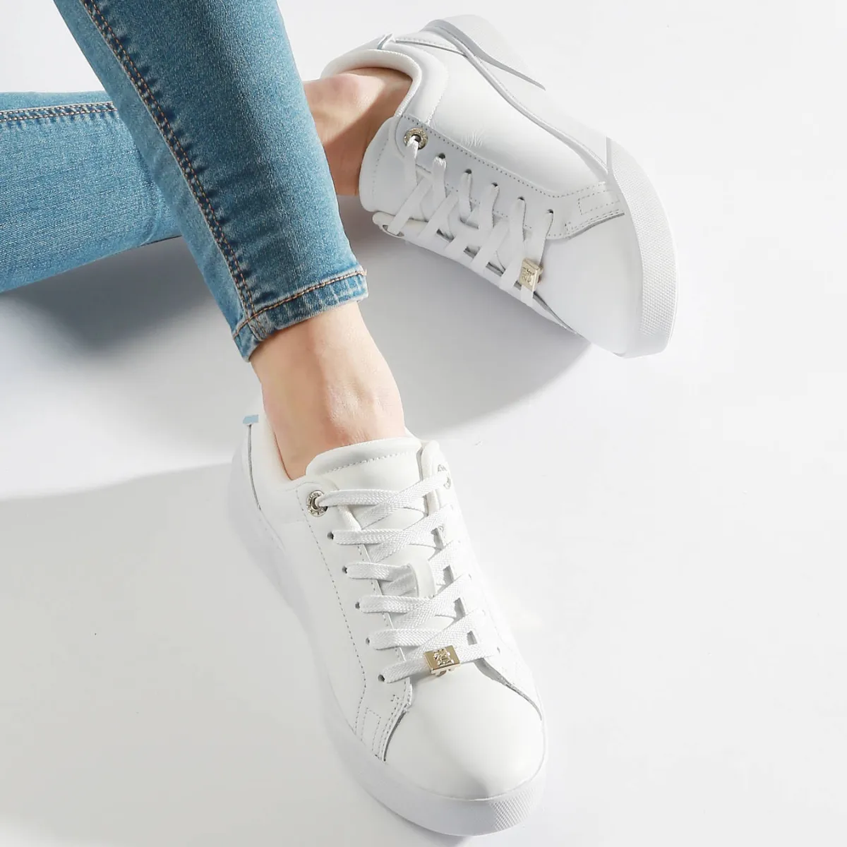 Tommy Hilfiger Golden HW Court Sneaker FW0FW07702  - WHT