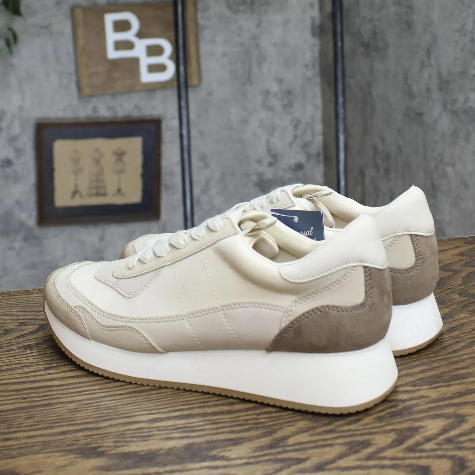 Universal Thread Courtney Sneakers with Memory Foam Insole Light Beige Brown 8M