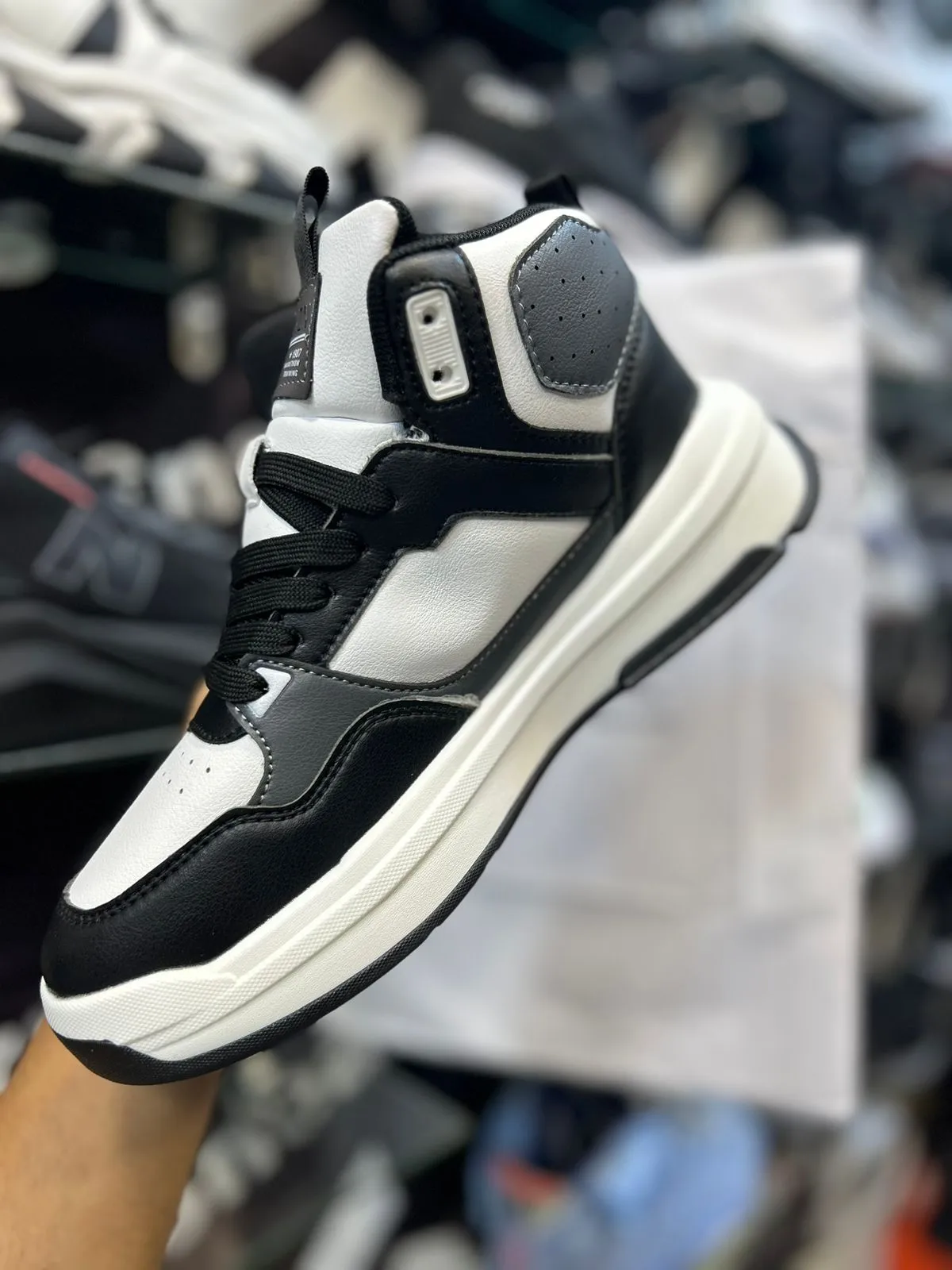 Women's Fashion - Chic 25 - Black White